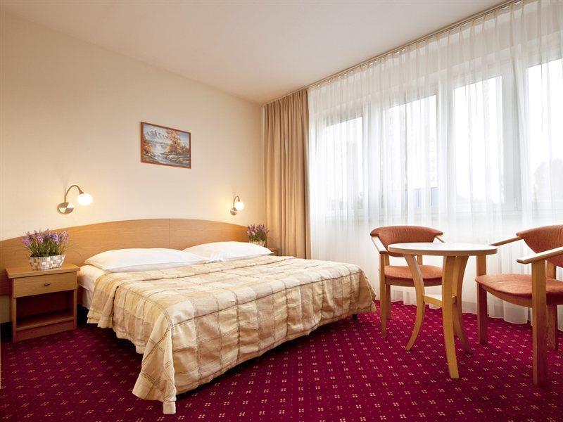 Aramis Hotel Varşovia Exterior foto