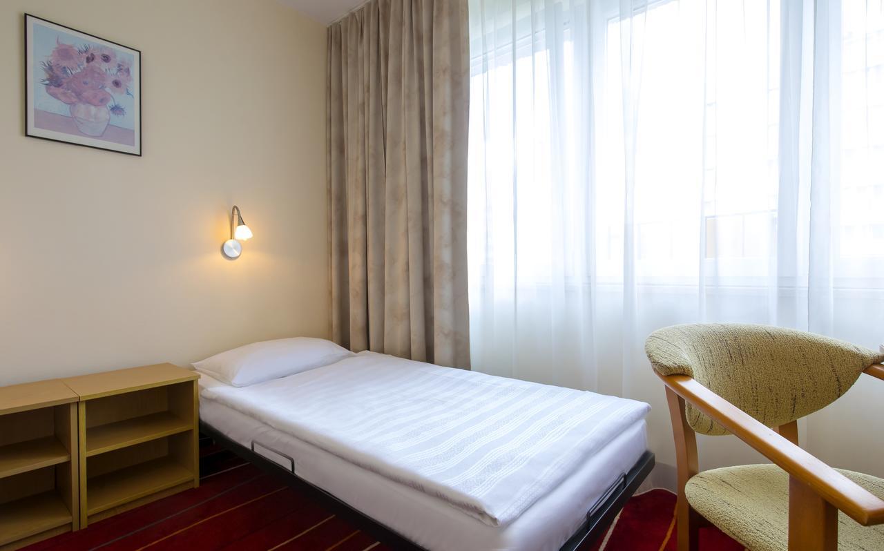 Aramis Hotel Varşovia Exterior foto
