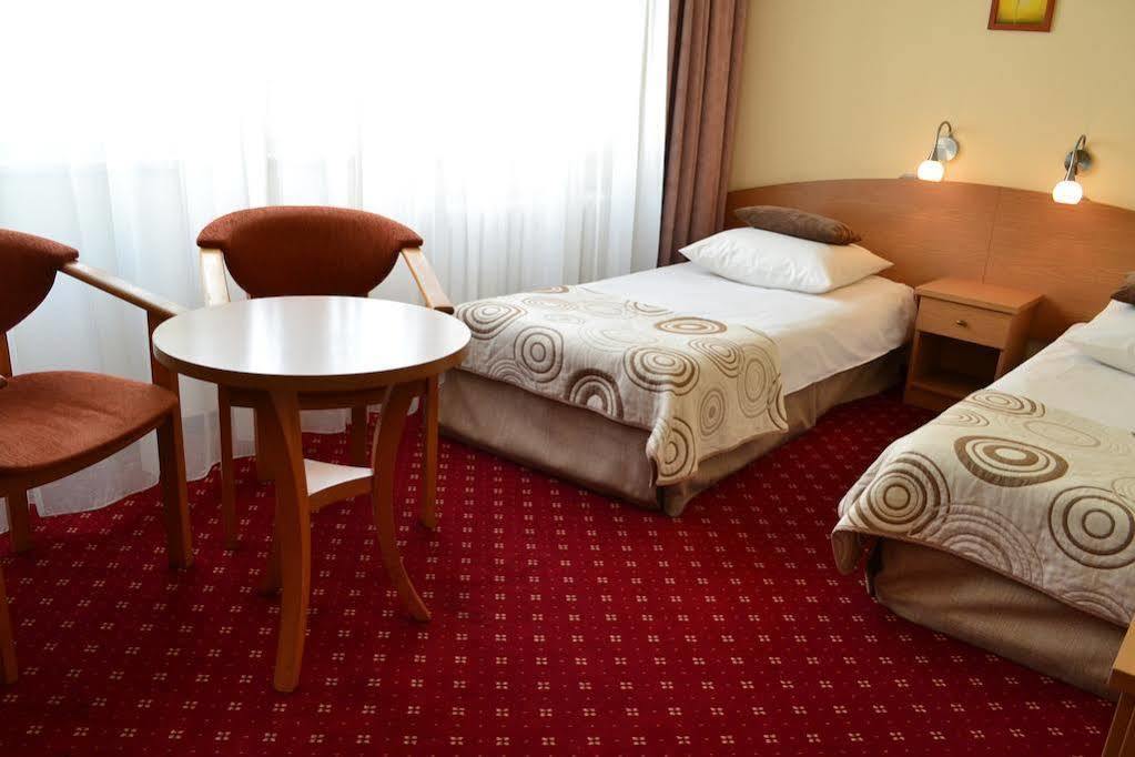 Aramis Hotel Varşovia Exterior foto