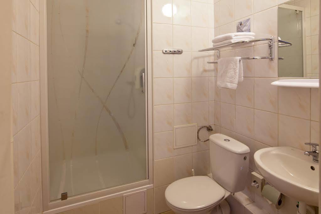 Aramis Hotel Varşovia Exterior foto