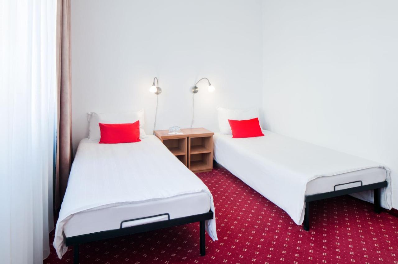 Aramis Hotel Varşovia Exterior foto