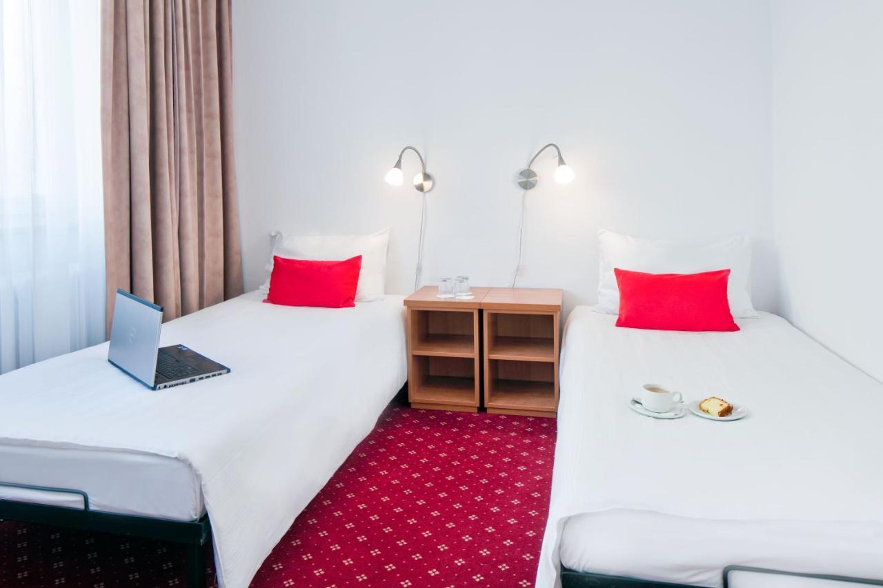 Aramis Hotel Varşovia Exterior foto